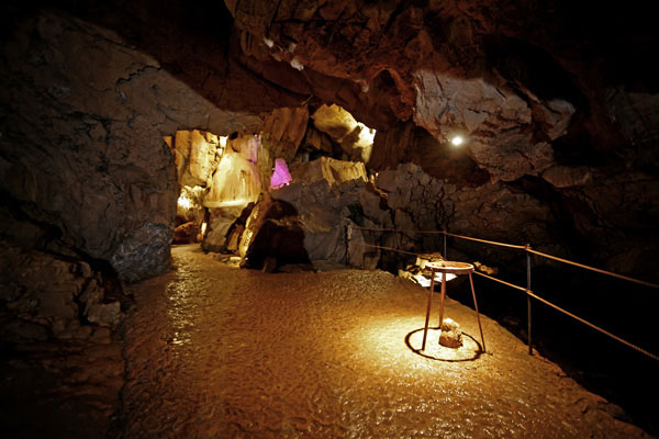 Пещера Ikaburu. Испания.